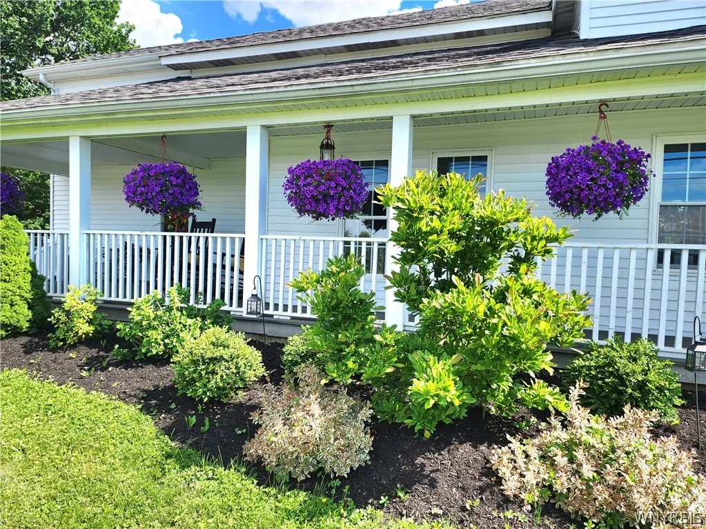 6097 Seufert Road, Orchard Park, New York 14127, Orchard Park, New York 14127, 3 Bedrooms Bedrooms, 10 Rooms Rooms,2 BathroomsBathrooms,Residential,For Sale,6097 Seufert Road, Orchard Park, New York 14127,0,B1697410