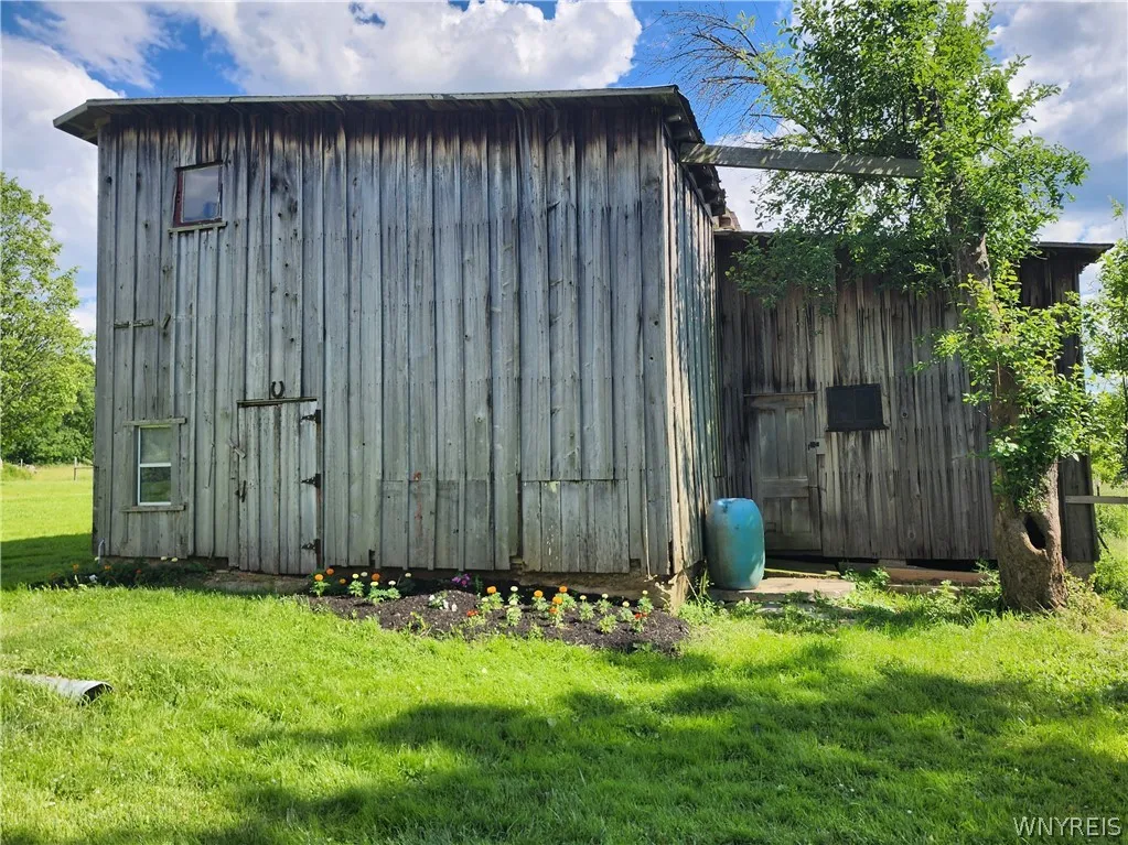 6097 Seufert Road, Orchard Park, New York 14127, Orchard Park, New York 14127, 3 Bedrooms Bedrooms, 10 Rooms Rooms,2 BathroomsBathrooms,Residential,For Sale,6097 Seufert Road, Orchard Park, New York 14127,0,B1697410