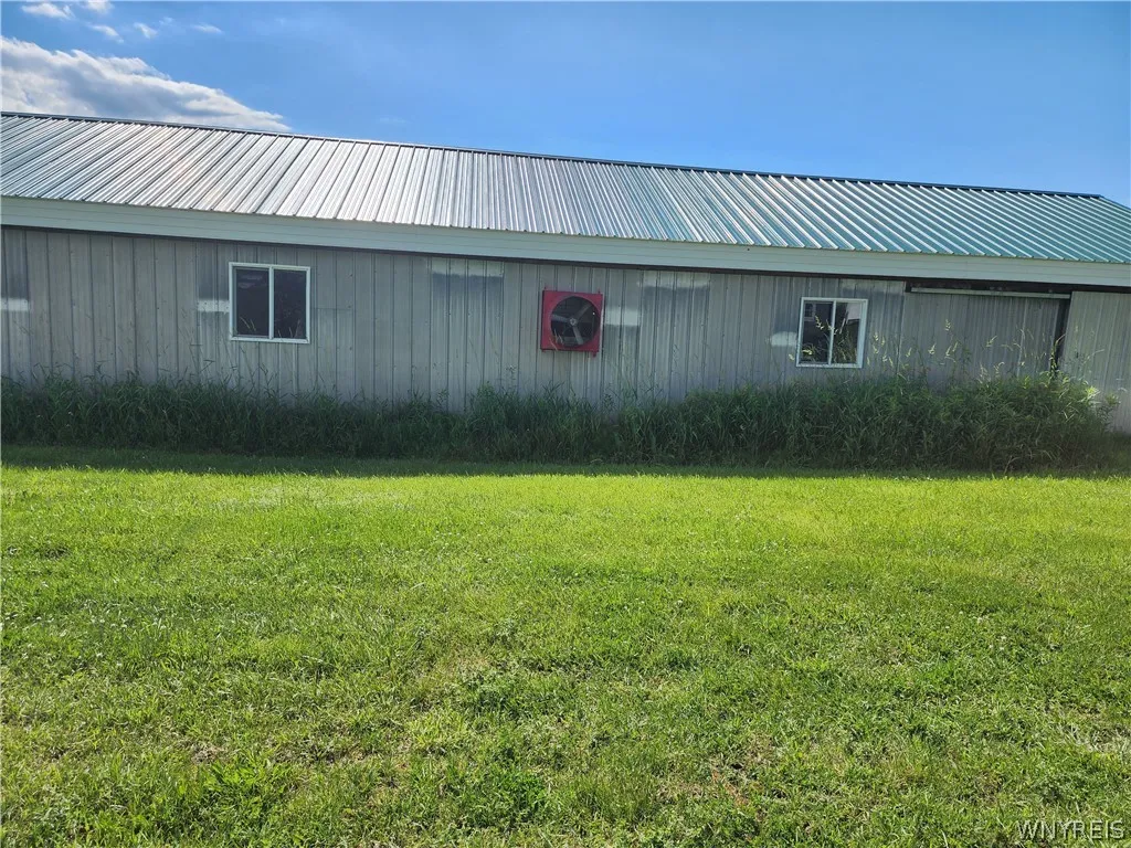 6097 Seufert Road, Orchard Park, New York 14127, Orchard Park, New York 14127, 3 Bedrooms Bedrooms, 10 Rooms Rooms,2 BathroomsBathrooms,Residential,For Sale,6097 Seufert Road, Orchard Park, New York 14127,0,B1697410