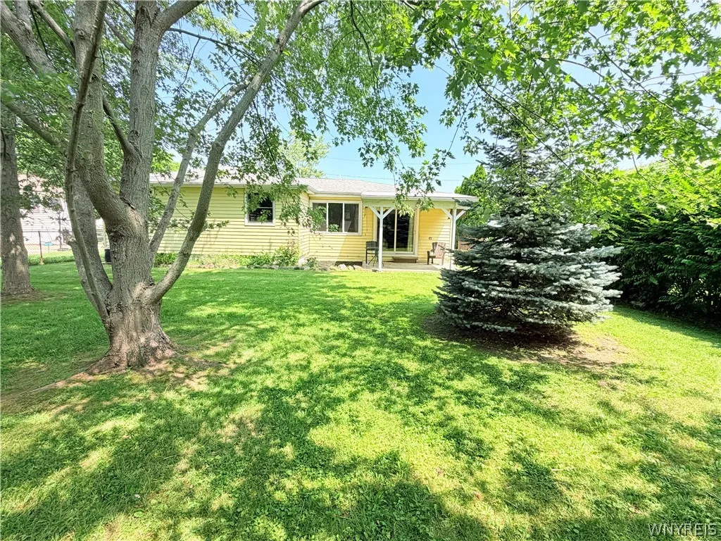 3920 Brian Court, Hamburg, New York 14075, Hamburg, New York 14075, 3 Bedrooms Bedrooms, 7 Rooms Rooms,1 BathroomBathrooms,Residential,For Sale,3920 Brian Court, Hamburg, New York 14075,0,B1697475
