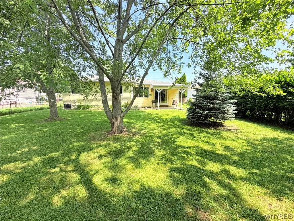 3920 Brian Court, Hamburg, New York 14075, Hamburg, New York 14075, 3 Bedrooms Bedrooms, 7 Rooms Rooms,1 BathroomBathrooms,Residential,For Sale,3920 Brian Court, Hamburg, New York 14075,0,B1697475