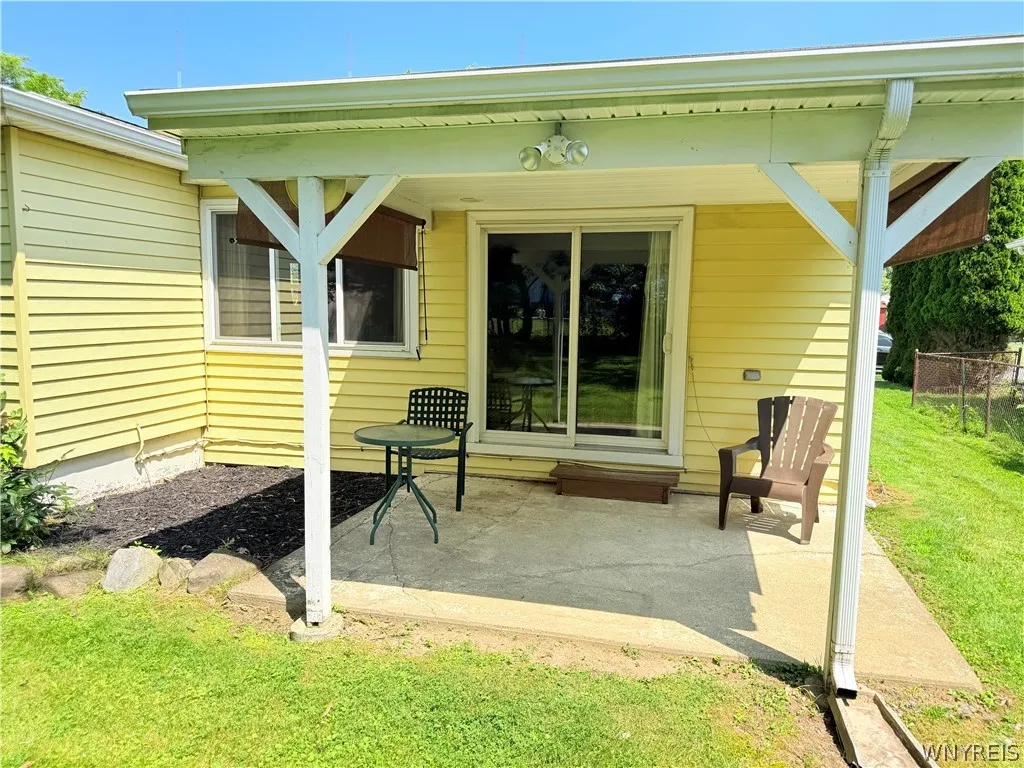 3920 Brian Court, Hamburg, New York 14075, Hamburg, New York 14075, 3 Bedrooms Bedrooms, 7 Rooms Rooms,1 BathroomBathrooms,Residential,For Sale,3920 Brian Court, Hamburg, New York 14075,0,B1697475