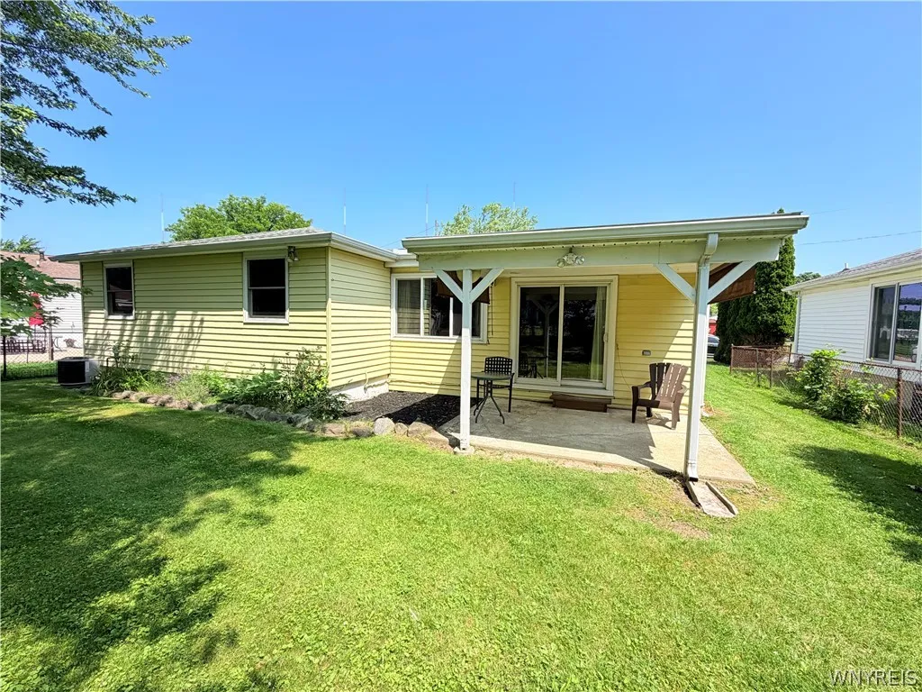 3920 Brian Court, Hamburg, New York 14075, Hamburg, New York 14075, 3 Bedrooms Bedrooms, 7 Rooms Rooms,1 BathroomBathrooms,Residential,For Sale,3920 Brian Court, Hamburg, New York 14075,0,B1697475