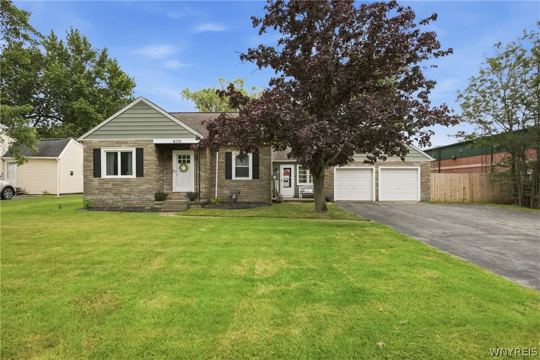 6531 Michael Road, Orchard Park, New York 14127, Orchard Park, New York 14127, 3 Bedrooms Bedrooms, 6 Rooms Rooms,1 BathroomBathrooms,Residential,For Sale,6531 Michael Road, Orchard Park, New York 14127,0,B1697290