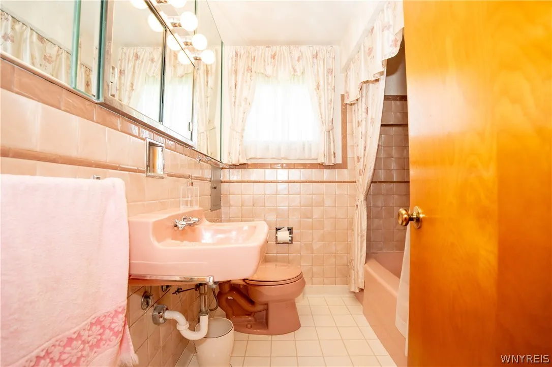 3689 Wabash Avenue, Hamburg, New York 14219, Hamburg, New York 14219, 3 Bedrooms Bedrooms, 7 Rooms Rooms,1 BathroomBathrooms,Residential,For Sale,3689 Wabash Avenue, Hamburg, New York 14219,0,B1696815