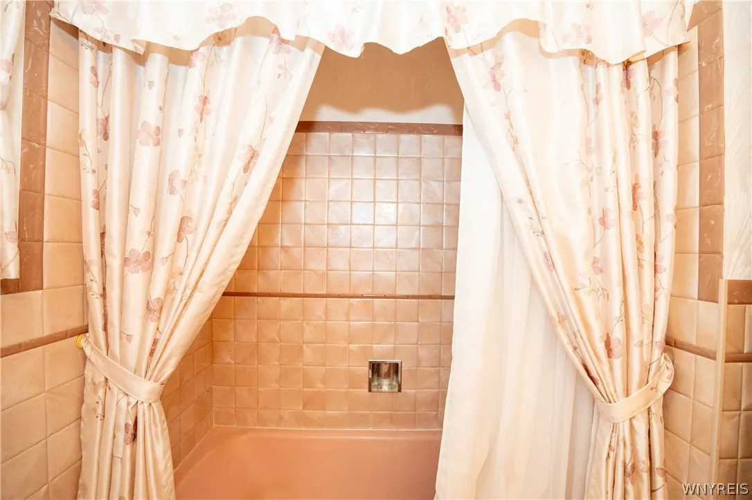 3689 Wabash Avenue, Hamburg, New York 14219, Hamburg, New York 14219, 3 Bedrooms Bedrooms, 7 Rooms Rooms,1 BathroomBathrooms,Residential,For Sale,3689 Wabash Avenue, Hamburg, New York 14219,0,B1696815