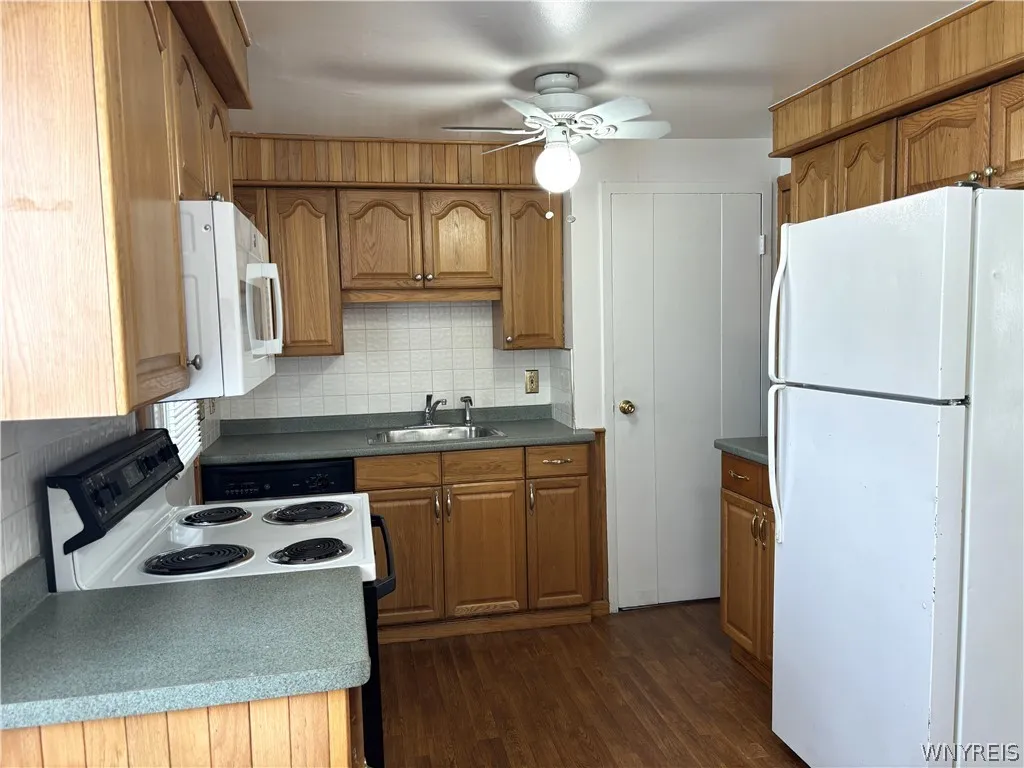 54 Carl Road, Grand Island, New York 14072, Grand Island, New York 14072, 2 Bedrooms Bedrooms, 4 Rooms Rooms,1 BathroomBathrooms,Residential Lease,For Rent,54 Carl Road, Grand Island, New York 14072,0,B1696917