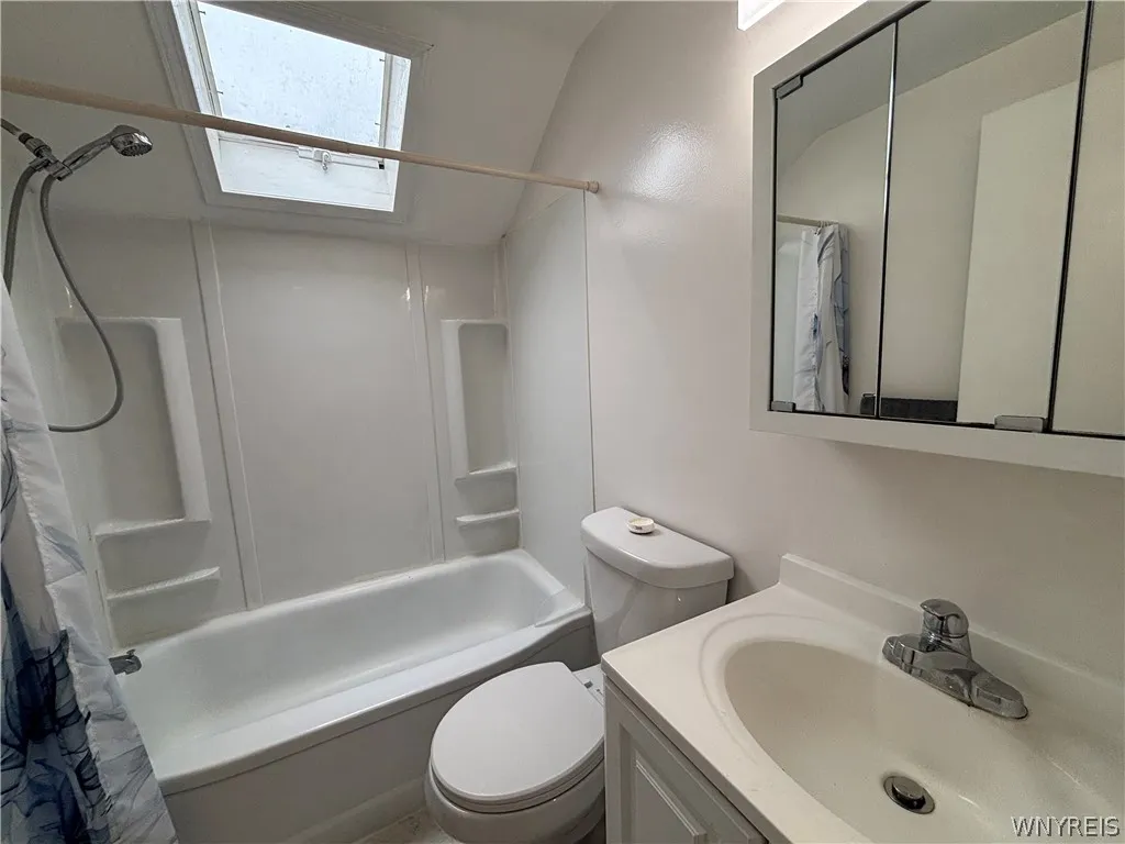 54 Carl Road, Grand Island, New York 14072, Grand Island, New York 14072, 2 Bedrooms Bedrooms, 4 Rooms Rooms,1 BathroomBathrooms,Residential Lease,For Rent,54 Carl Road, Grand Island, New York 14072,0,B1696917