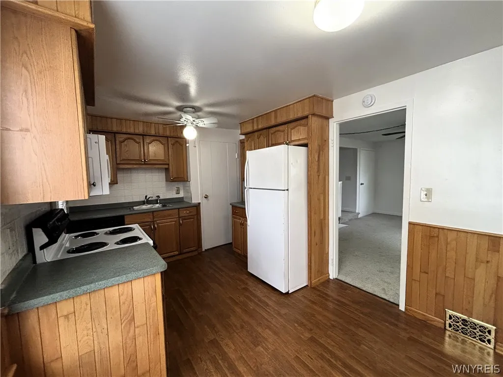 54 Carl Road, Grand Island, New York 14072, Grand Island, New York 14072, 2 Bedrooms Bedrooms, 4 Rooms Rooms,1 BathroomBathrooms,Residential Lease,For Rent,54 Carl Road, Grand Island, New York 14072,0,B1696917