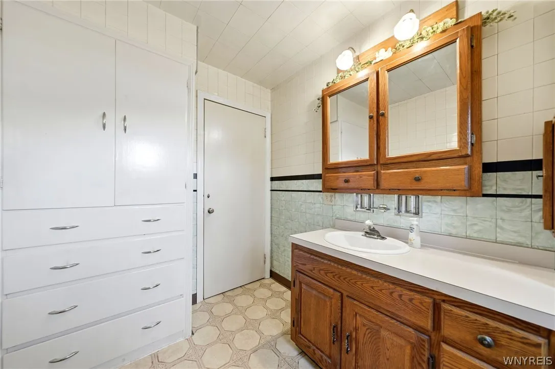 7304 Michael Road, Orchard Park, New York 14127, Orchard Park, New York 14127, 3 Bedrooms Bedrooms, 7 Rooms Rooms,1 BathroomBathrooms,Residential,For Sale,7304 Michael Road, Orchard Park, New York 14127,0,B1693672