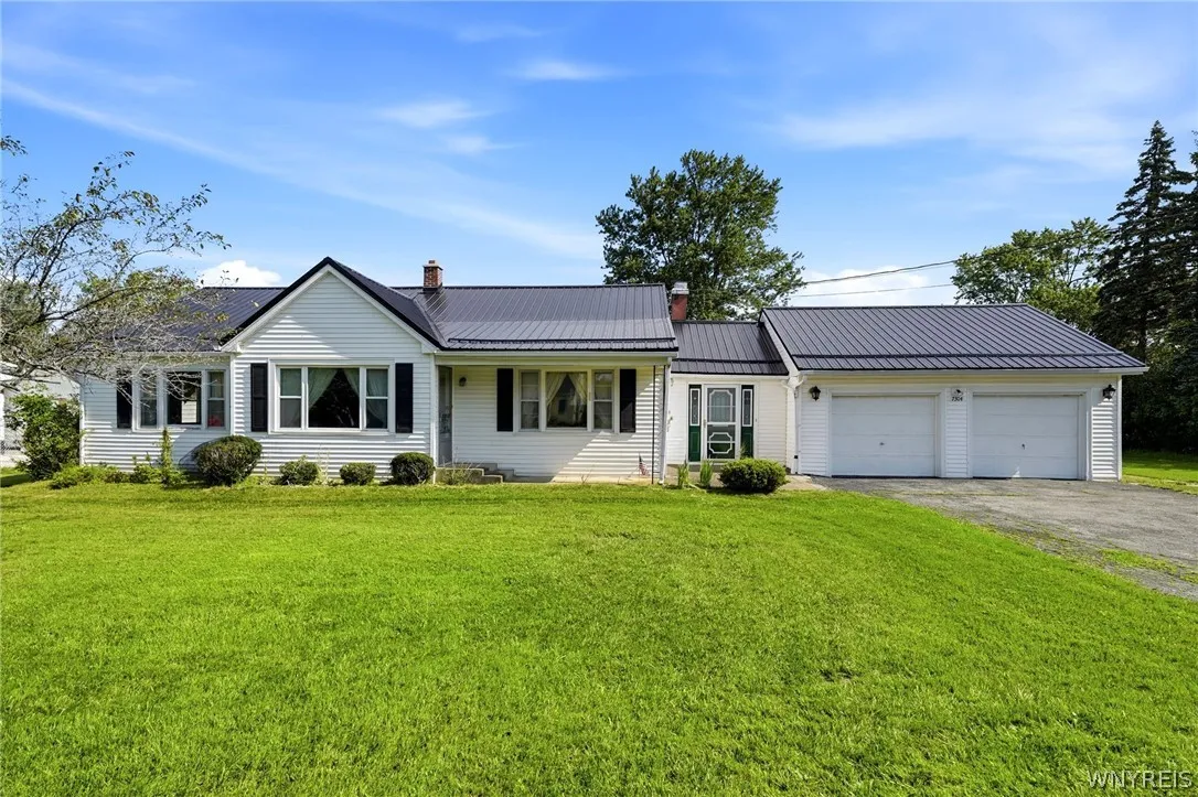 7304 Michael Road, Orchard Park, New York 14127, Orchard Park, New York 14127, 3 Bedrooms Bedrooms, 7 Rooms Rooms,1 BathroomBathrooms,Residential,For Sale,7304 Michael Road, Orchard Park, New York 14127,0,B1693672