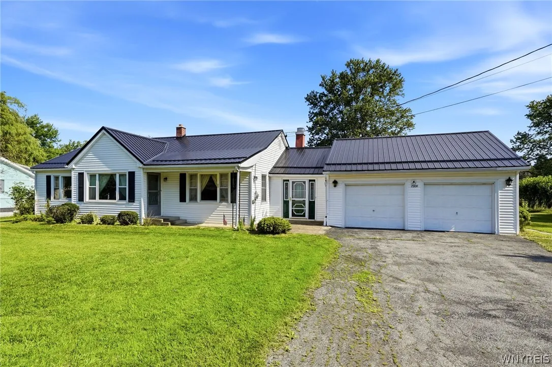 7304 Michael Road, Orchard Park, New York 14127, Orchard Park, New York 14127, 3 Bedrooms Bedrooms, 7 Rooms Rooms,1 BathroomBathrooms,Residential,For Sale,7304 Michael Road, Orchard Park, New York 14127,0,B1693672
