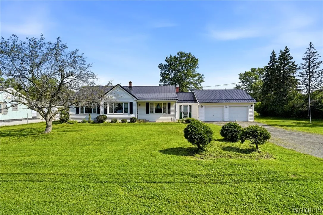 7304 Michael Road, Orchard Park, New York 14127, Orchard Park, New York 14127, 3 Bedrooms Bedrooms, 7 Rooms Rooms,1 BathroomBathrooms,Residential,For Sale,7304 Michael Road, Orchard Park, New York 14127,0,B1693672