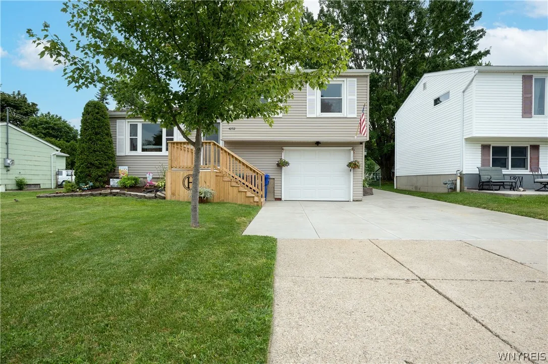 4252 Glenwillow Drive, Hamburg, New York 14075, Hamburg, New York 14075, 3 Bedrooms Bedrooms, 7 Rooms Rooms,1 BathroomBathrooms,Residential,For Sale,4252 Glenwillow Drive, Hamburg, New York 14075,0,B1696132
