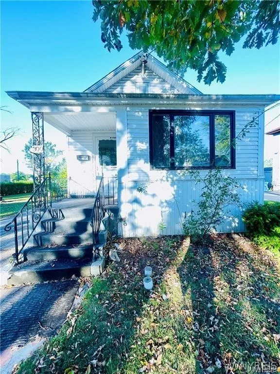 300 Springville Avenue 2, Amherst, New York 14226, Amherst, New York 14226, 1 Bedroom Bedrooms, 4 Rooms Rooms,1 BathroomBathrooms,Residential Lease,For Rent,300 Springville Avenue 2, Amherst, New York 14226,0,B1697470