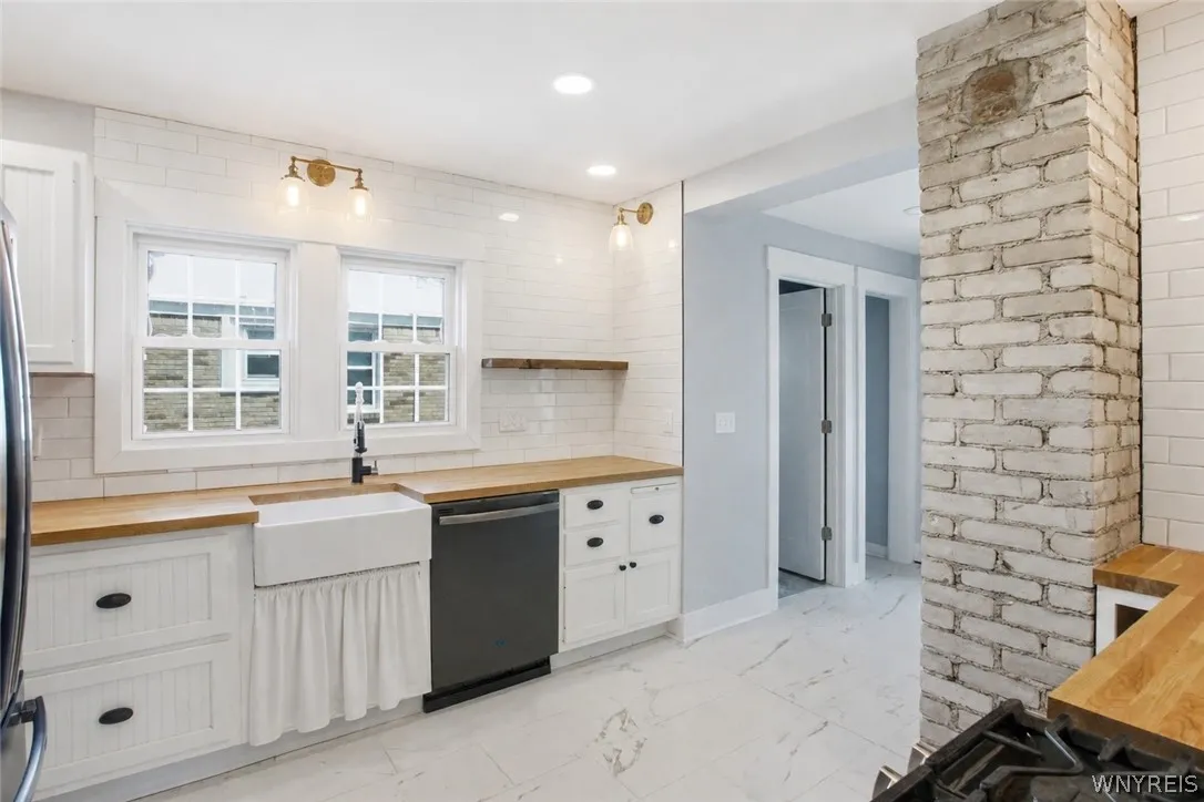 44 Arlington Road, Amherst, New York 14221, Amherst, New York 14221, 3 Bedrooms Bedrooms, 8 Rooms Rooms,2 BathroomsBathrooms,Residential,For Sale,44 Arlington Road, Amherst, New York 14221,0,B1697512