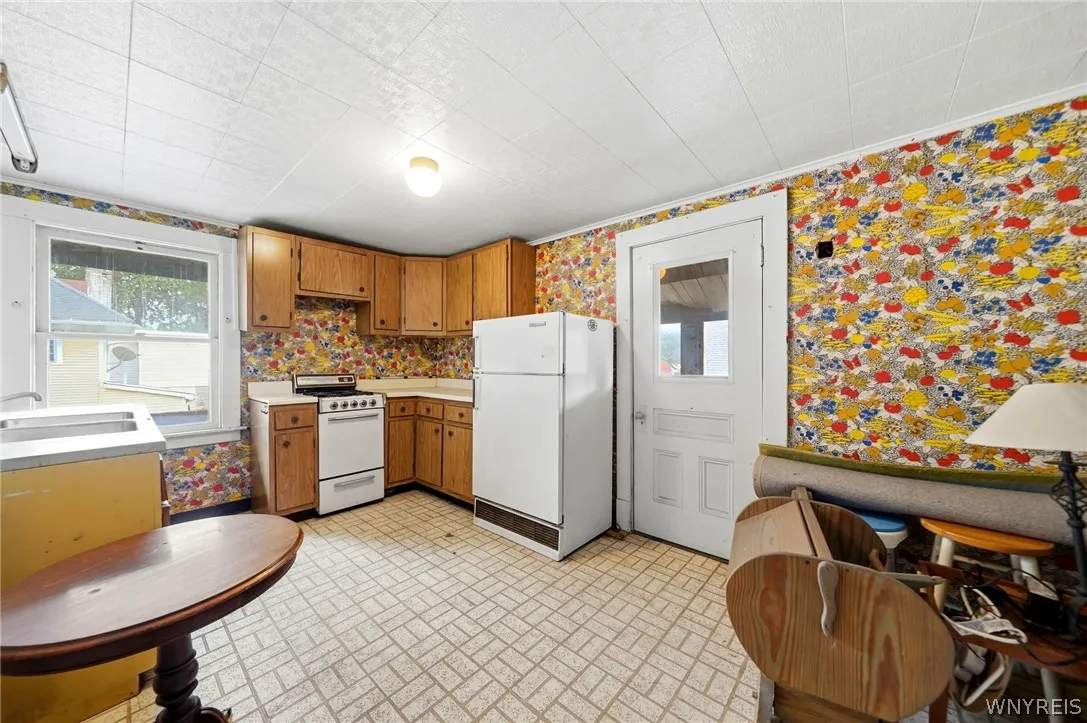 116 Clinton Street, Tonawanda, New York 14150, Tonawanda, New York 14150, 5 Bedrooms Bedrooms, ,3 BathroomsBathrooms,Residential,For Sale,116 Clinton Street, Tonawanda, New York 14150,0,B1695516