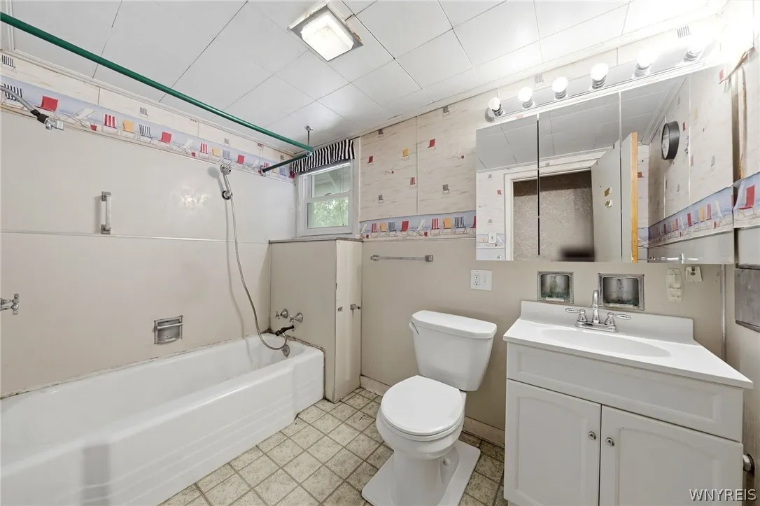 116 Clinton Street, Tonawanda, New York 14150, Tonawanda, New York 14150, 5 Bedrooms Bedrooms, ,3 BathroomsBathrooms,Residential,For Sale,116 Clinton Street, Tonawanda, New York 14150,0,B1695516