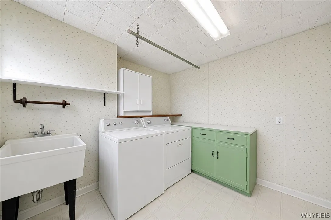 116 Clinton Street, Tonawanda, New York 14150, Tonawanda, New York 14150, 5 Bedrooms Bedrooms, ,3 BathroomsBathrooms,Residential,For Sale,116 Clinton Street, Tonawanda, New York 14150,0,B1695516