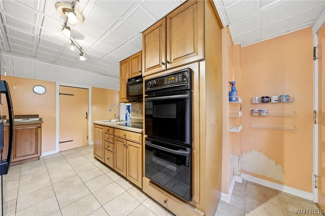 116 Clinton Street, Tonawanda, New York 14150, Tonawanda, New York 14150, 5 Bedrooms Bedrooms, ,3 BathroomsBathrooms,Residential,For Sale,116 Clinton Street, Tonawanda, New York 14150,0,B1695516