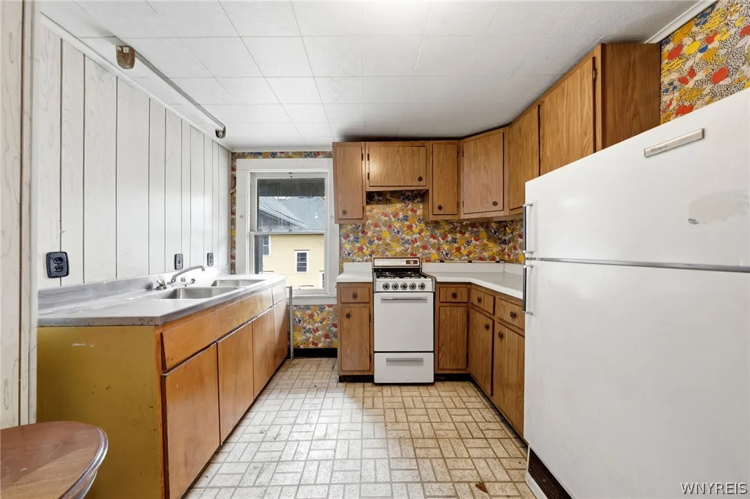 116 Clinton Street, Tonawanda, New York 14150, Tonawanda, New York 14150, 5 Bedrooms Bedrooms, ,3 BathroomsBathrooms,Residential,For Sale,116 Clinton Street, Tonawanda, New York 14150,0,B1695516