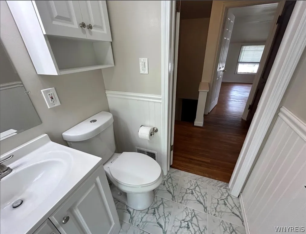 304 Wabash Avenue, Tonawanda, New York 14217, Tonawanda, New York 14217, 2 Bedrooms Bedrooms, 5 Rooms Rooms,1 BathroomBathrooms,Residential Lease,For Rent,304 Wabash Avenue, Tonawanda, New York 14217,0,B1695127