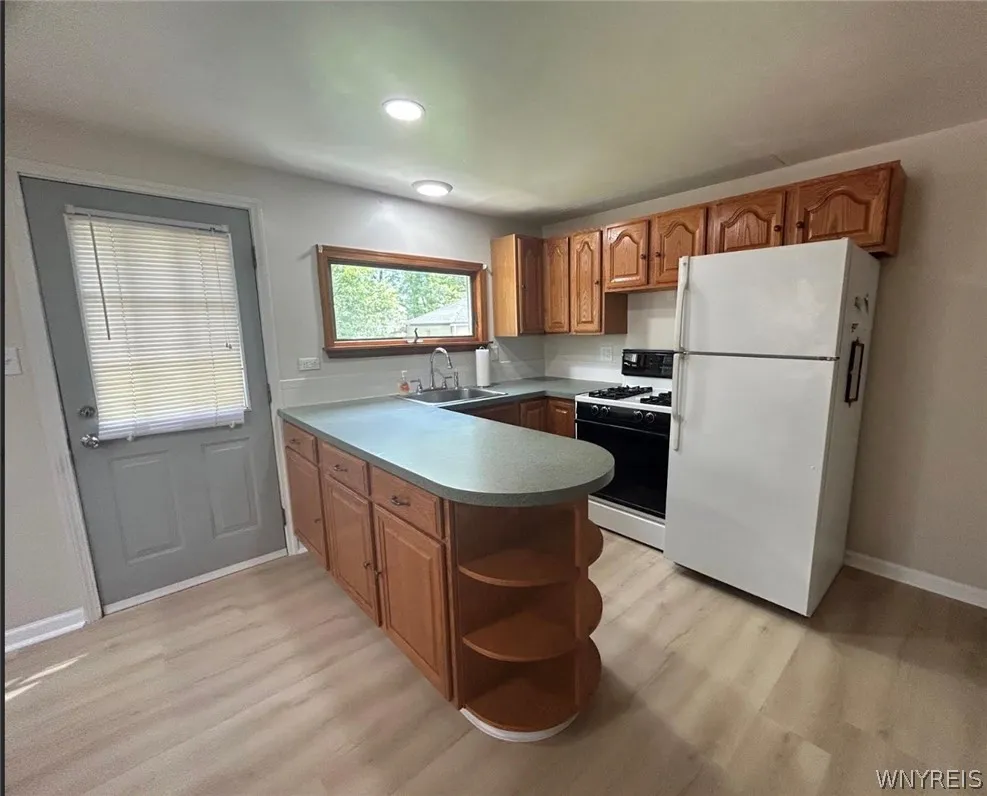 304 Wabash Avenue, Tonawanda, New York 14217, Tonawanda, New York 14217, 2 Bedrooms Bedrooms, 5 Rooms Rooms,1 BathroomBathrooms,Residential Lease,For Rent,304 Wabash Avenue, Tonawanda, New York 14217,0,B1695127