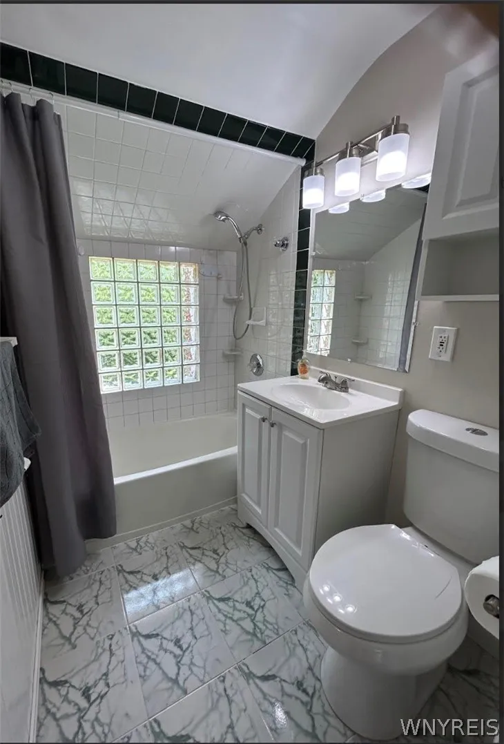 304 Wabash Avenue, Tonawanda, New York 14217, Tonawanda, New York 14217, 2 Bedrooms Bedrooms, 5 Rooms Rooms,1 BathroomBathrooms,Residential Lease,For Rent,304 Wabash Avenue, Tonawanda, New York 14217,0,B1695127
