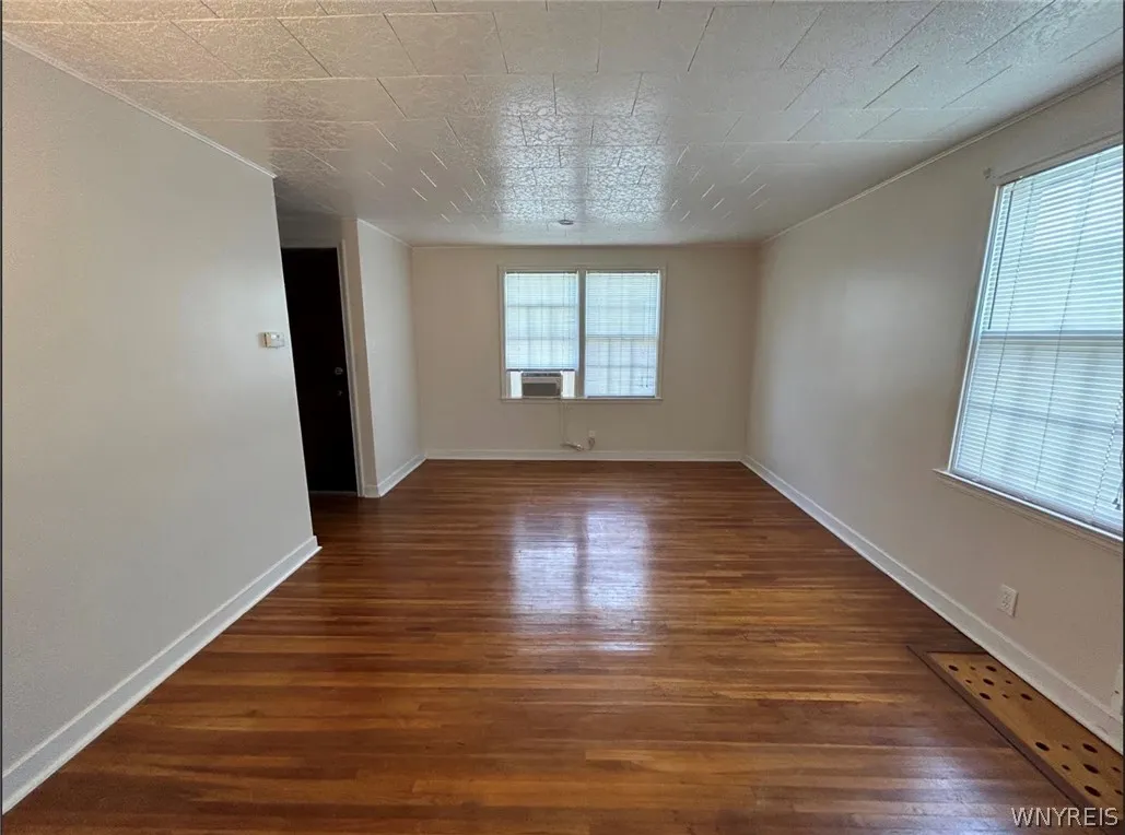 304 Wabash Avenue, Tonawanda, New York 14217, Tonawanda, New York 14217, 2 Bedrooms Bedrooms, 5 Rooms Rooms,1 BathroomBathrooms,Residential Lease,For Rent,304 Wabash Avenue, Tonawanda, New York 14217,0,B1695127