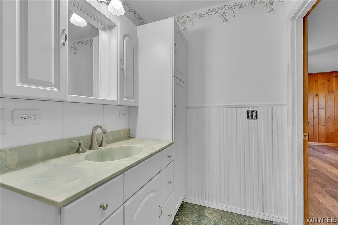4564 East River Road, Grand Island, New York 14072, Grand Island, New York 14072, 3 Bedrooms Bedrooms, 7 Rooms Rooms,2 BathroomsBathrooms,Residential,For Sale,4564 East River Road, Grand Island, New York 14072,0,B1697928