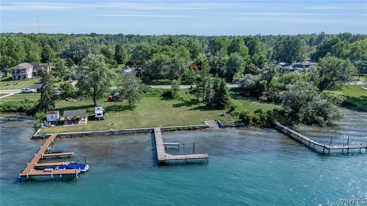 4564 East River Road, Grand Island, New York 14072, Grand Island, New York 14072, 3 Bedrooms Bedrooms, 7 Rooms Rooms,2 BathroomsBathrooms,Residential,For Sale,4564 East River Road, Grand Island, New York 14072,0,B1697928