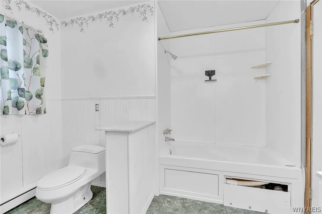 4564 East River Road, Grand Island, New York 14072, Grand Island, New York 14072, 3 Bedrooms Bedrooms, 7 Rooms Rooms,2 BathroomsBathrooms,Residential,For Sale,4564 East River Road, Grand Island, New York 14072,0,B1697928