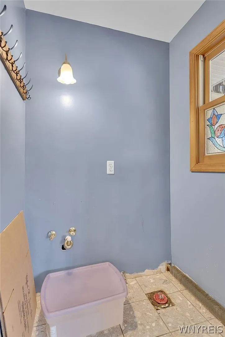 4564 East River Road, Grand Island, New York 14072, Grand Island, New York 14072, 3 Bedrooms Bedrooms, 7 Rooms Rooms,2 BathroomsBathrooms,Residential,For Sale,4564 East River Road, Grand Island, New York 14072,0,B1697928