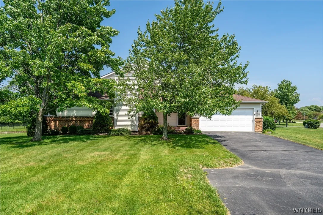 64 Hastings Drive, Orchard Park, New York 14217, Orchard Park, New York 14217, 3 Bedrooms Bedrooms, 6 Rooms Rooms,2 BathroomsBathrooms,Residential,For Sale,64 Hastings Drive, Orchard Park, New York 14217,0,B1695375