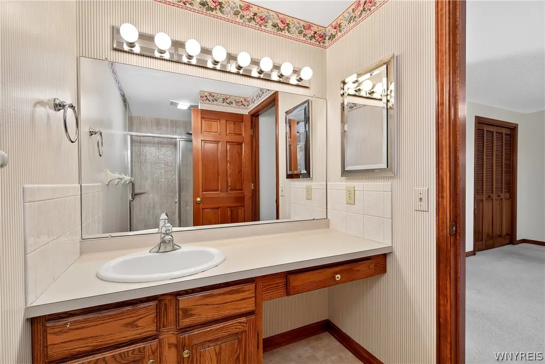 64 Hastings Drive, Orchard Park, New York 14217, Orchard Park, New York 14217, 3 Bedrooms Bedrooms, 6 Rooms Rooms,2 BathroomsBathrooms,Residential,For Sale,64 Hastings Drive, Orchard Park, New York 14217,0,B1695375