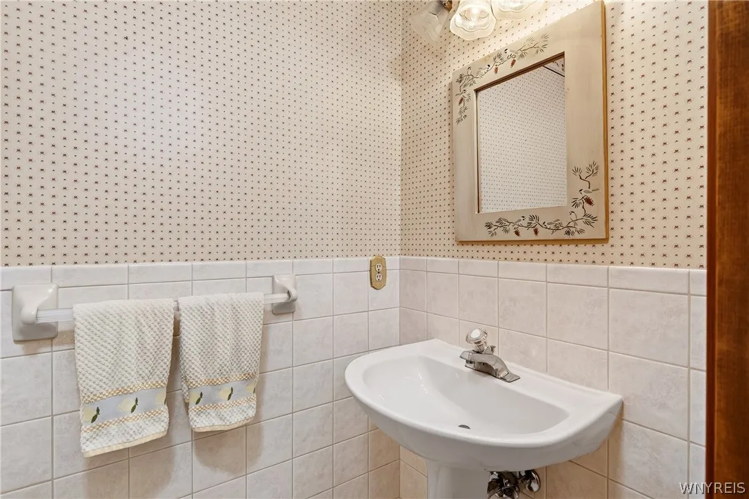 64 Hastings Drive, Orchard Park, New York 14217, Orchard Park, New York 14217, 3 Bedrooms Bedrooms, 6 Rooms Rooms,2 BathroomsBathrooms,Residential,For Sale,64 Hastings Drive, Orchard Park, New York 14217,0,B1695375