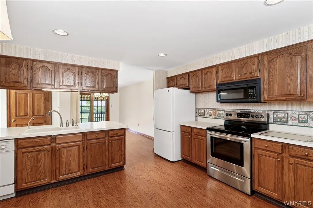 64 Hastings Drive, Orchard Park, New York 14217, Orchard Park, New York 14217, 3 Bedrooms Bedrooms, 6 Rooms Rooms,2 BathroomsBathrooms,Residential,For Sale,64 Hastings Drive, Orchard Park, New York 14217,0,B1695375