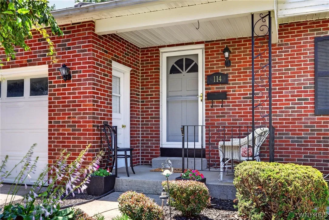 114 Meadow, Hamburg, New York 14075, Hamburg, New York 14075, 3 Bedrooms Bedrooms, 9 Rooms Rooms,1 BathroomBathrooms,Residential,For Sale,114 Meadow, Hamburg, New York 14075,0,B1697222