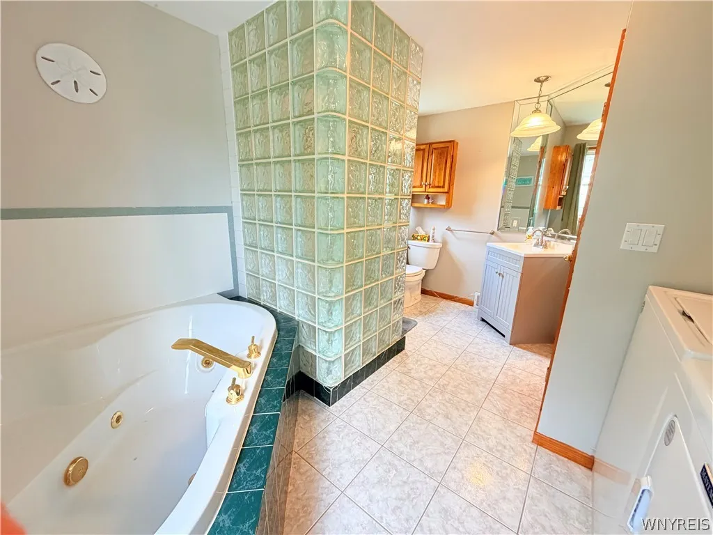 5113 Thurston Avenue, Hamburg, New York 14219, Hamburg, New York 14219, 2 Bedrooms Bedrooms, 5 Rooms Rooms,1 BathroomBathrooms,Residential,For Sale,5113 Thurston Avenue, Hamburg, New York 14219,0,B1697904