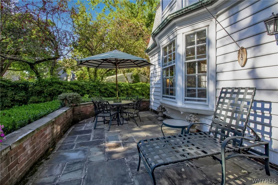 32 Saint Georges, Buffalo, New York 14222, Buffalo, New York 14222, 4 Bedrooms Bedrooms, 8 Rooms Rooms,3 BathroomsBathrooms,Residential,For Sale,32 Saint Georges, Buffalo, New York 14222,0,B1695471