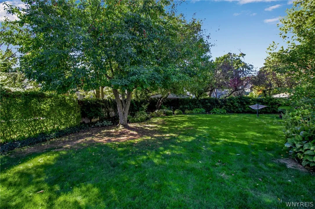 32 Saint Georges, Buffalo, New York 14222, Buffalo, New York 14222, 4 Bedrooms Bedrooms, 8 Rooms Rooms,3 BathroomsBathrooms,Residential,For Sale,32 Saint Georges, Buffalo, New York 14222,0,B1695471