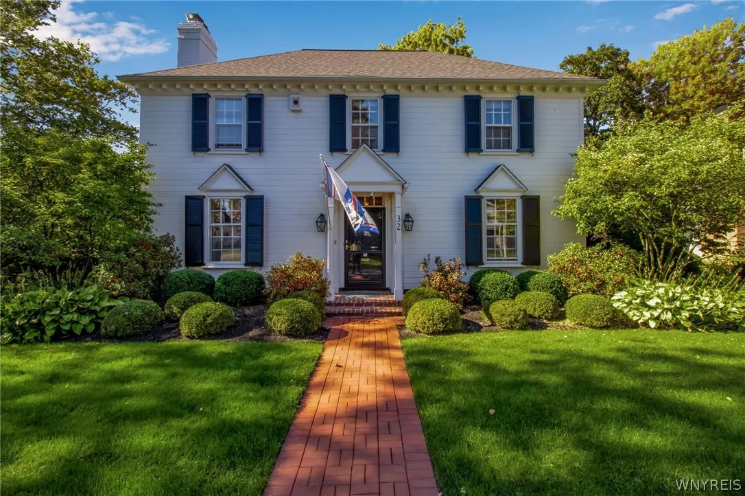 32 Saint Georges, Buffalo, New York 14222, Buffalo, New York 14222, 4 Bedrooms Bedrooms, 8 Rooms Rooms,3 BathroomsBathrooms,Residential,For Sale,32 Saint Georges, Buffalo, New York 14222,0,B1695471