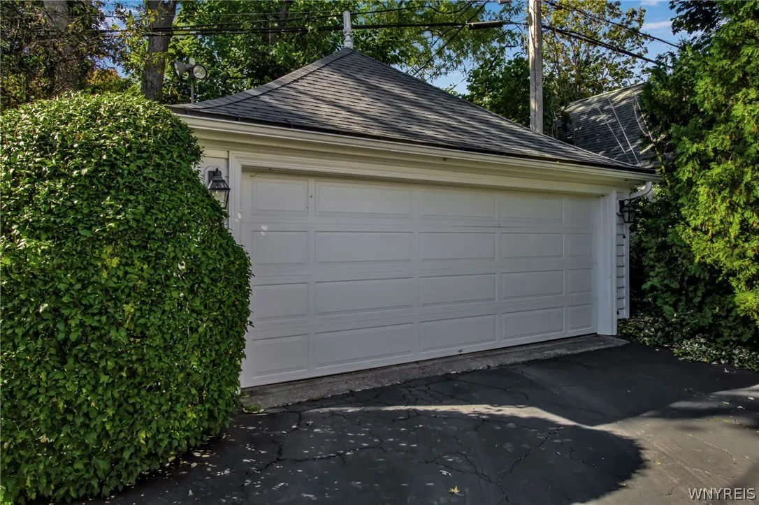 32 Saint Georges, Buffalo, New York 14222, Buffalo, New York 14222, 4 Bedrooms Bedrooms, 8 Rooms Rooms,3 BathroomsBathrooms,Residential,For Sale,32 Saint Georges, Buffalo, New York 14222,0,B1695471
