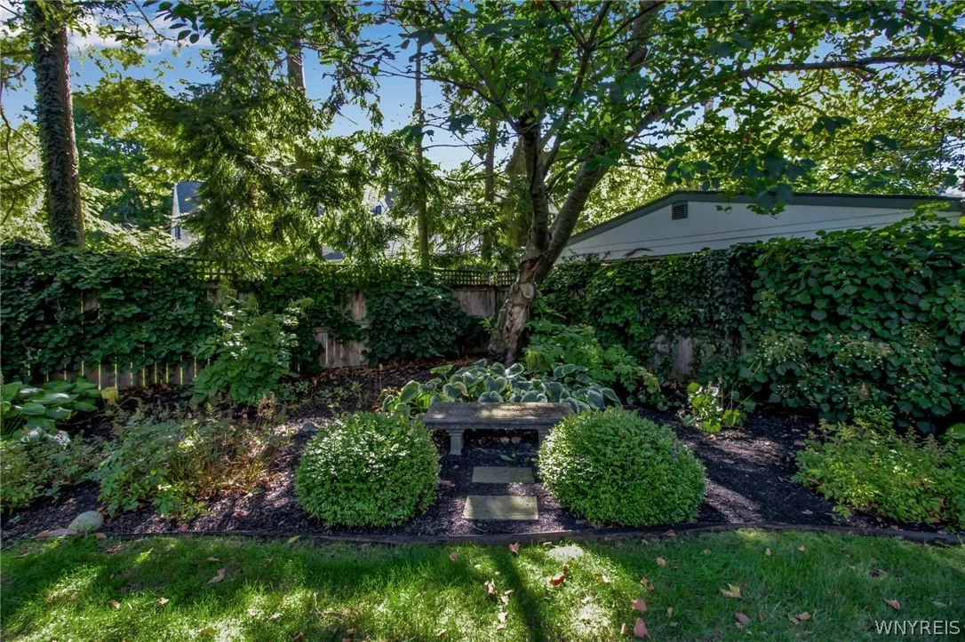 32 Saint Georges, Buffalo, New York 14222, Buffalo, New York 14222, 4 Bedrooms Bedrooms, 8 Rooms Rooms,3 BathroomsBathrooms,Residential,For Sale,32 Saint Georges, Buffalo, New York 14222,0,B1695471