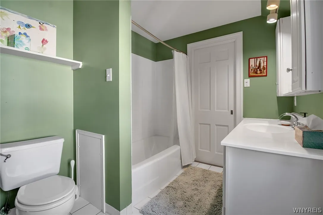 2nd floor bathroom