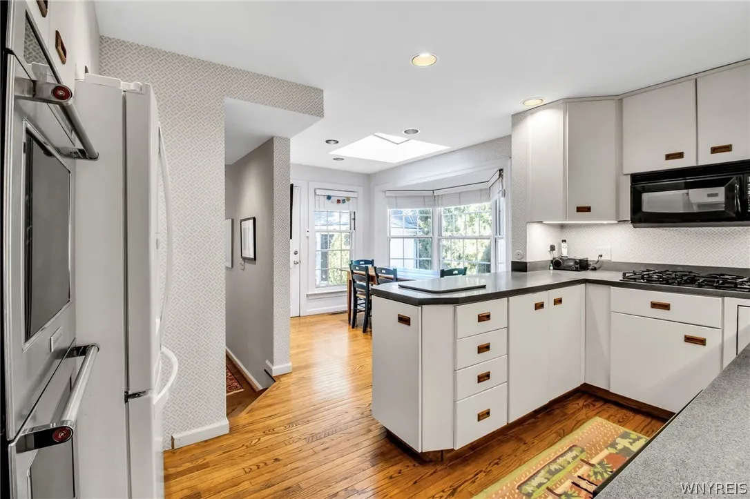 32 Saint Georges, Buffalo, New York 14222, Buffalo, New York 14222, 4 Bedrooms Bedrooms, 8 Rooms Rooms,3 BathroomsBathrooms,Residential,For Sale,32 Saint Georges, Buffalo, New York 14222,0,B1695471