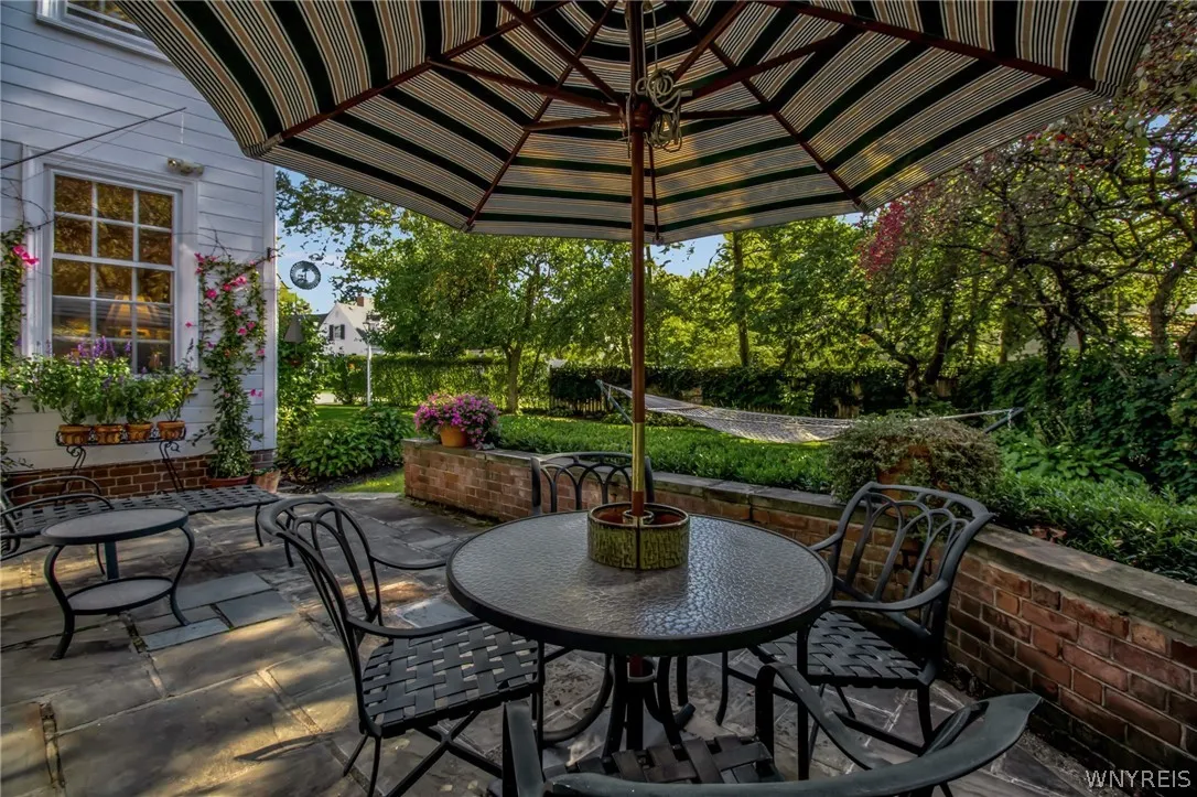 32 Saint Georges, Buffalo, New York 14222, Buffalo, New York 14222, 4 Bedrooms Bedrooms, 8 Rooms Rooms,3 BathroomsBathrooms,Residential,For Sale,32 Saint Georges, Buffalo, New York 14222,0,B1695471
