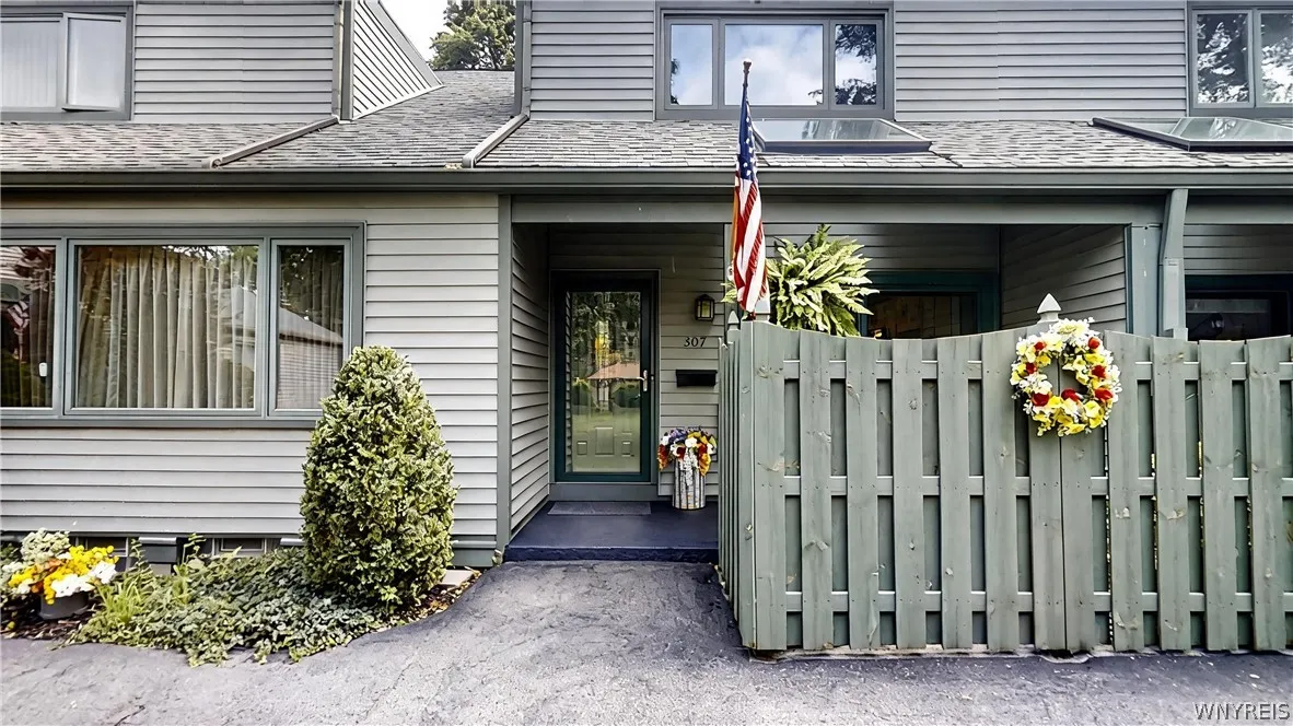 307 Old Meadow Drive, Amherst, New York 14051, Amherst, New York 14051, 2 Bedrooms Bedrooms, 6 Rooms Rooms,2 BathroomsBathrooms,Residential,For Sale,307 Old Meadow Drive, Amherst, New York 14051,0,B1697534