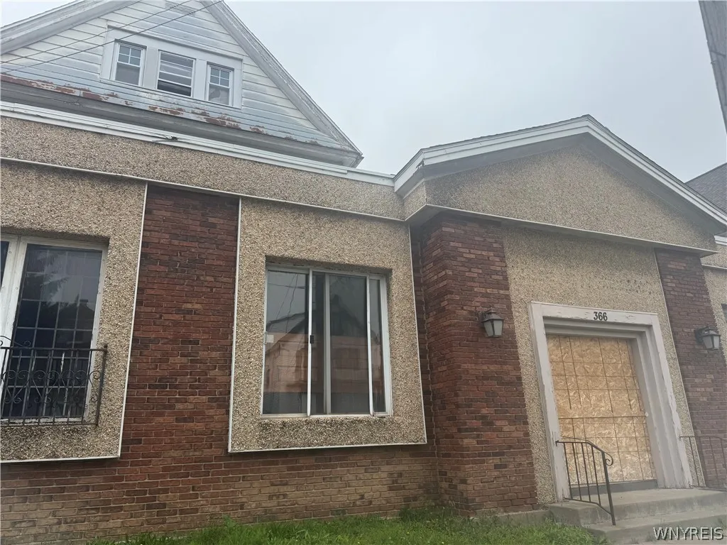366 Ontario Street, Buffalo, New York 14207, Buffalo, New York 14207, 3 Bedrooms Bedrooms, 6 Rooms Rooms,1 BathroomBathrooms,Residential,For Sale,366 Ontario Street, Buffalo, New York 14207,0,B1696615
