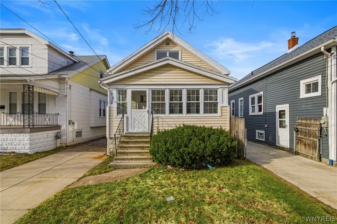 102 Rosedale Street, Buffalo, New York 14207, Buffalo, New York 14207, 3 Bedrooms Bedrooms, 8 Rooms Rooms,1 BathroomBathrooms,Residential,For Sale,102 Rosedale Street, Buffalo, New York 14207,0,B1698191